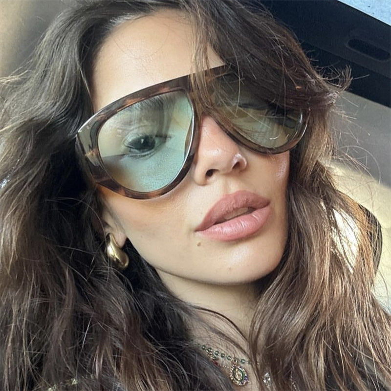 Ladies fashionable sunglasses in modern design with wide frame Kalsten