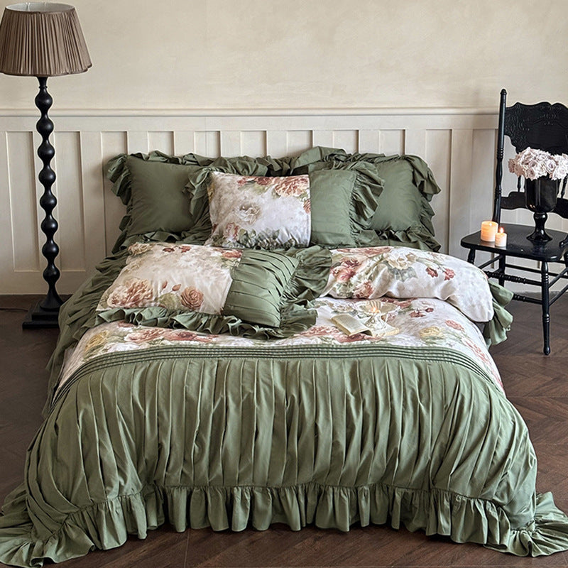 Luxurious bedding set made of cotton satin with ruffles and vintage rose pattern