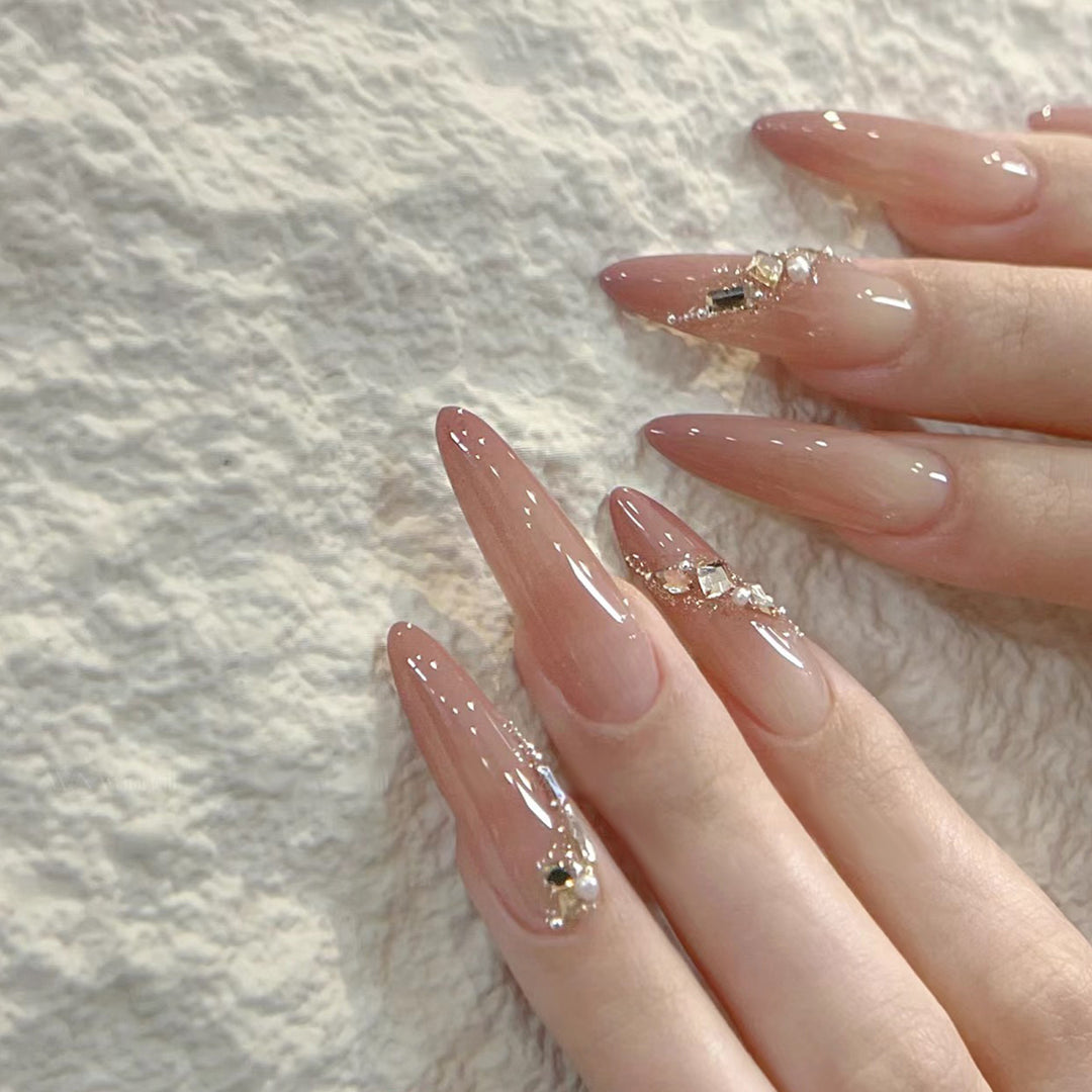 Long-lasting and Decorative Art Nails Kalsten