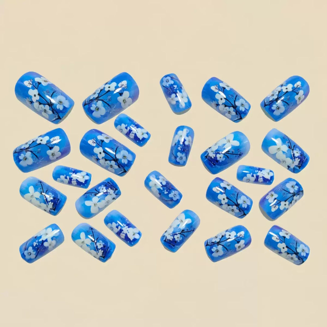 Artificial nail set with floral designs and glitter accents Kalsten
