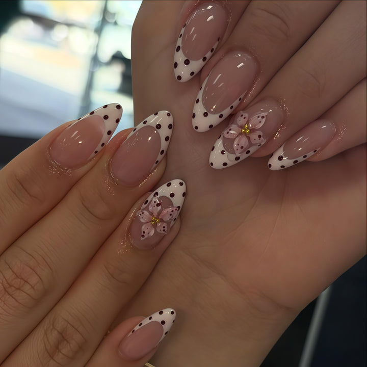 Art Nails in Elegant Flower and Dot Design Kalsten