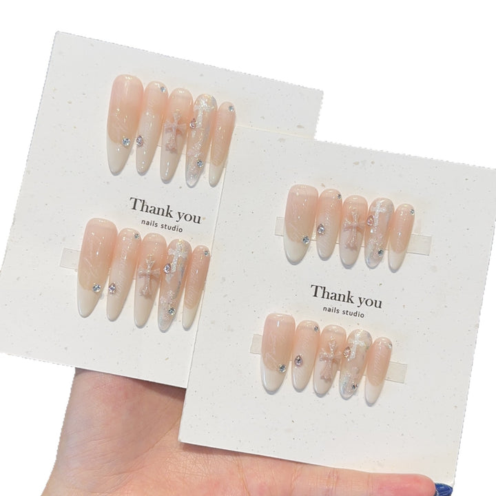 Artificial nail tips with elegant accents Kalsten