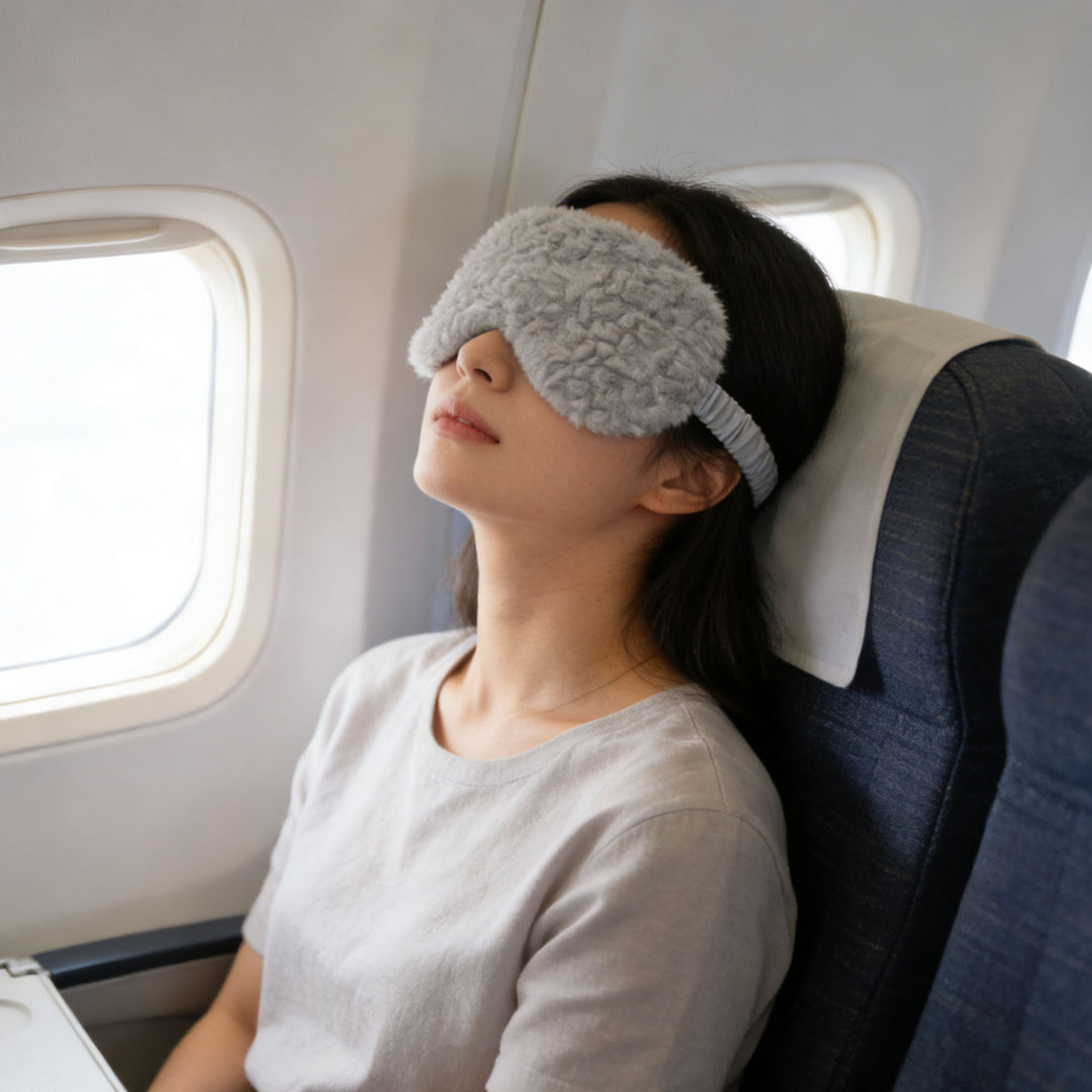 Women's luxury sleep mask with voluminous faux fur cover and softly padded eye area Kalsten