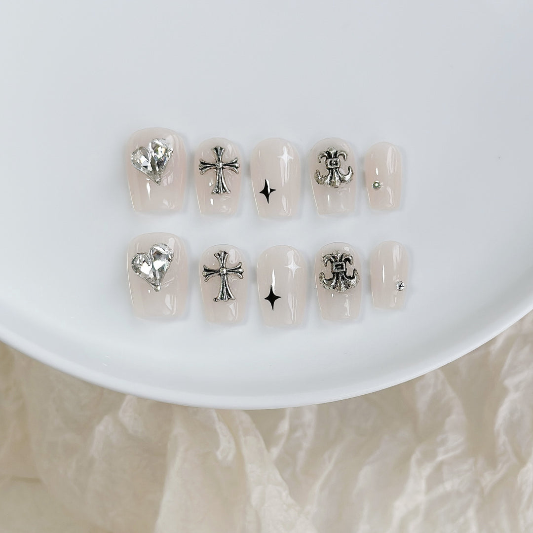 Artistic Press-On Nail Art Set with Rhinestone and Glam Accents