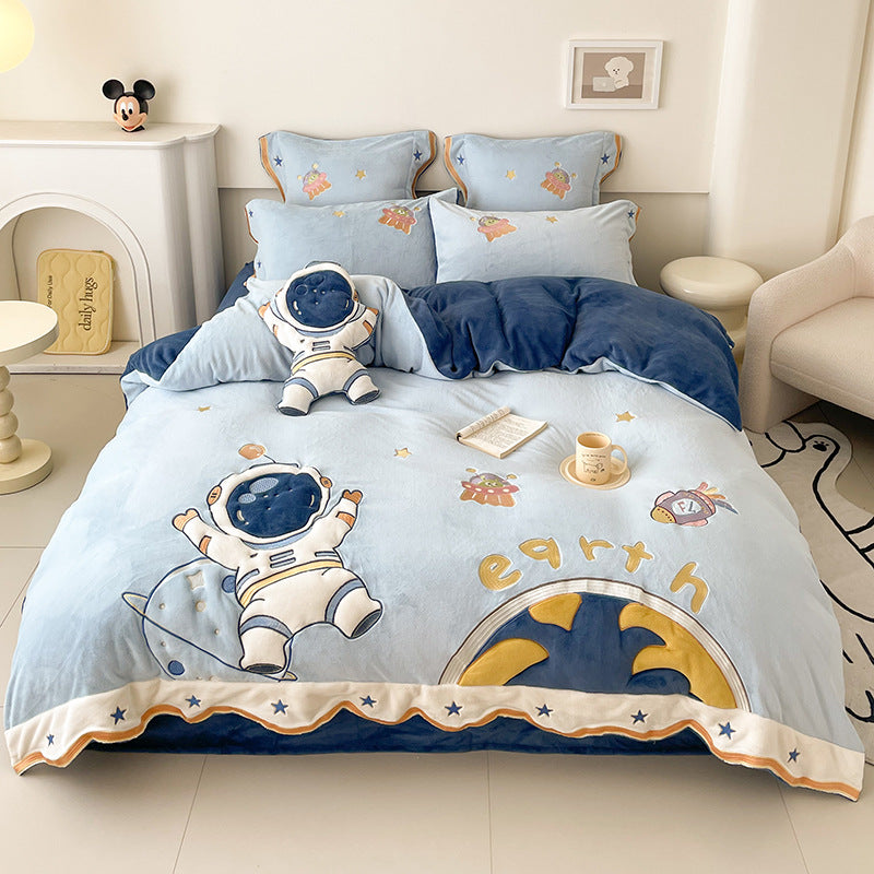 Cozy reversible duvet cover set with astronaut appliqué and velour lining