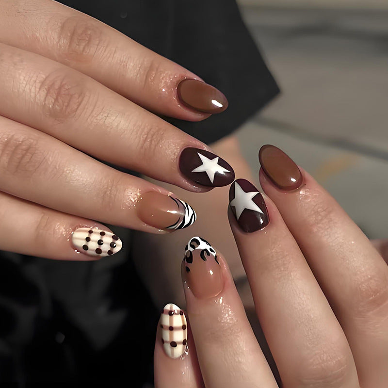 Artificial nail set with stylish geometric and trendy accents Kalsten