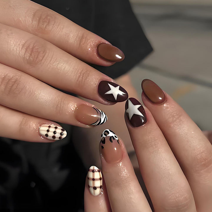 Artificial nail set with stylish geometric and trendy accents Kalsten