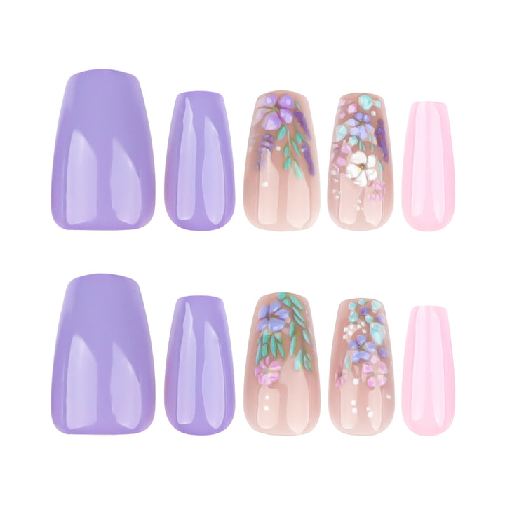 Elegant artificial nail art with delicate flower motifs Kalsten