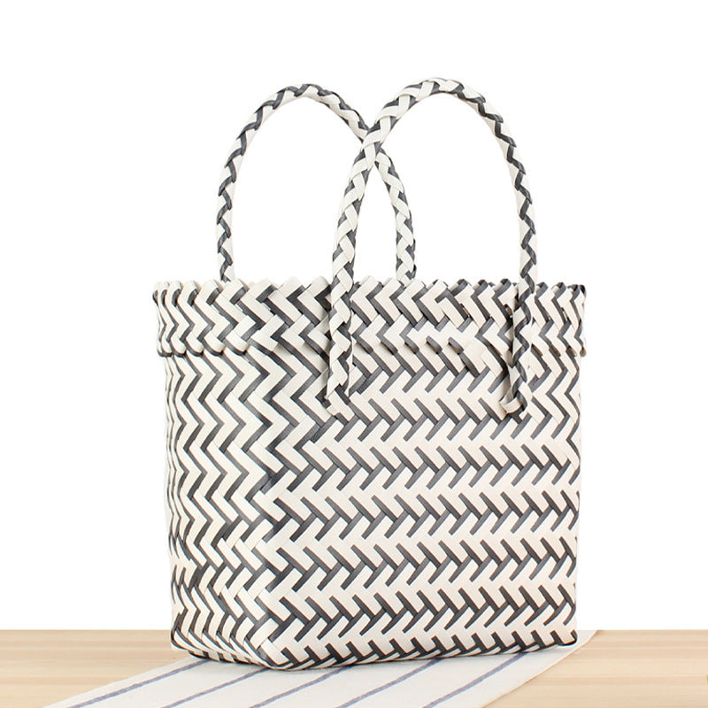 Practical shoulder bag with geometric pattern Kalsten