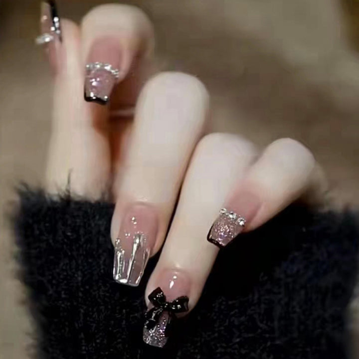 Festive Holiday Themed Press-On Nail Art Kalsten