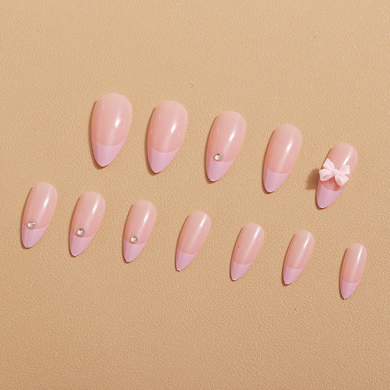 Glamorous nail art with bow detail Kalsten