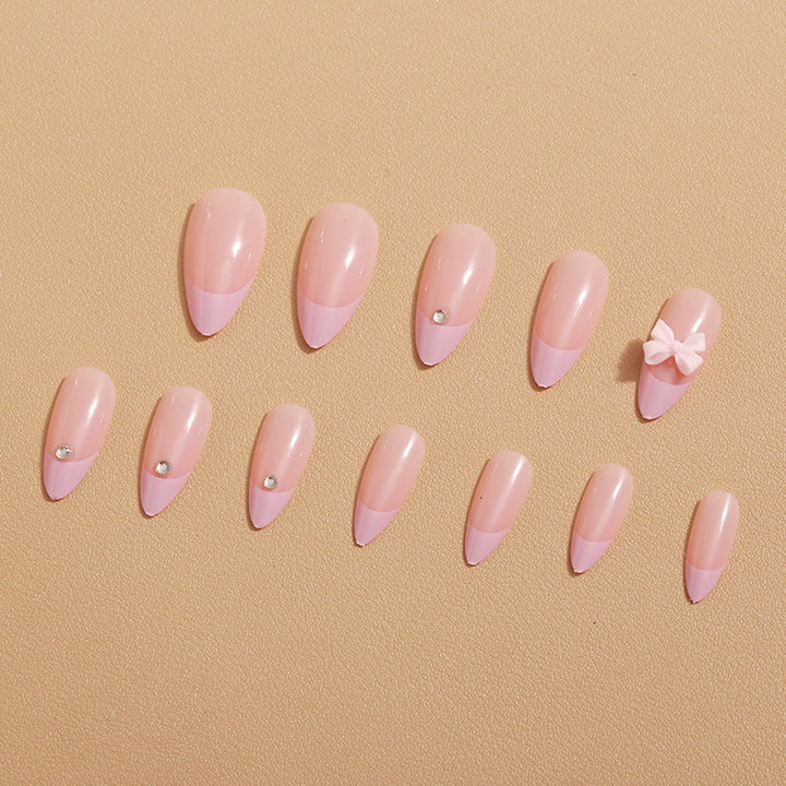 Glamorous nail art with bow detail Kalsten