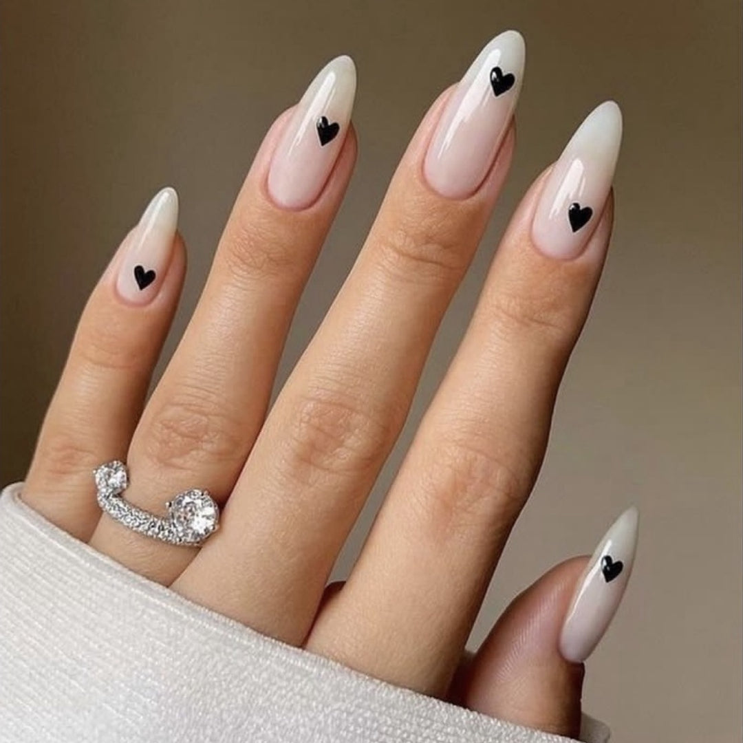 Heart-Themed Press-On Nail Art Kalsten