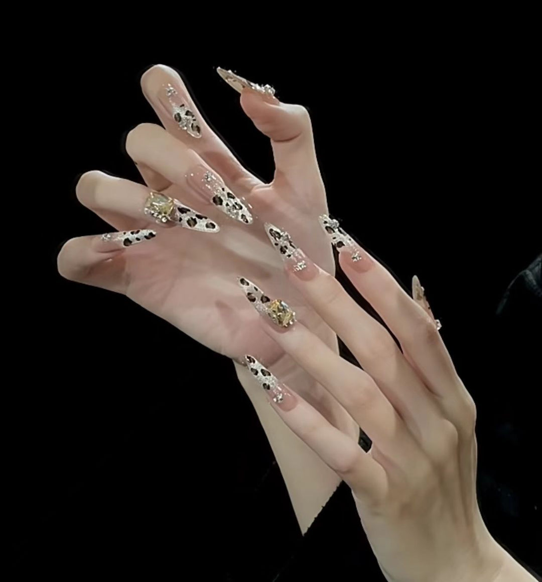 Elaborate Artistic Press-On Nail Set Kalsten