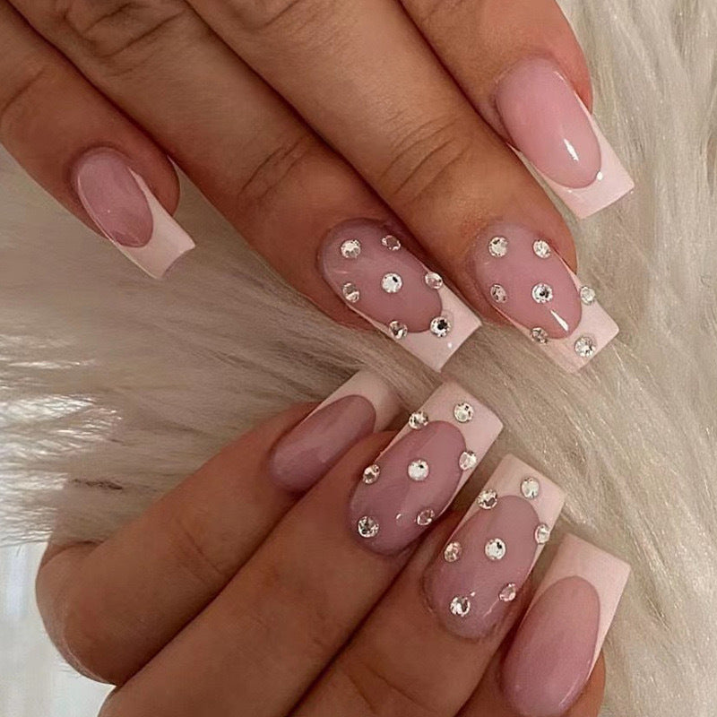 Artificial nail set with elegant rhinestones and French tip decorations Kalsten