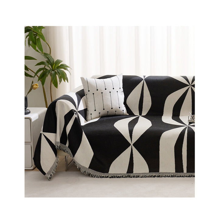 Chic Geometric Patterned Throw Blanket