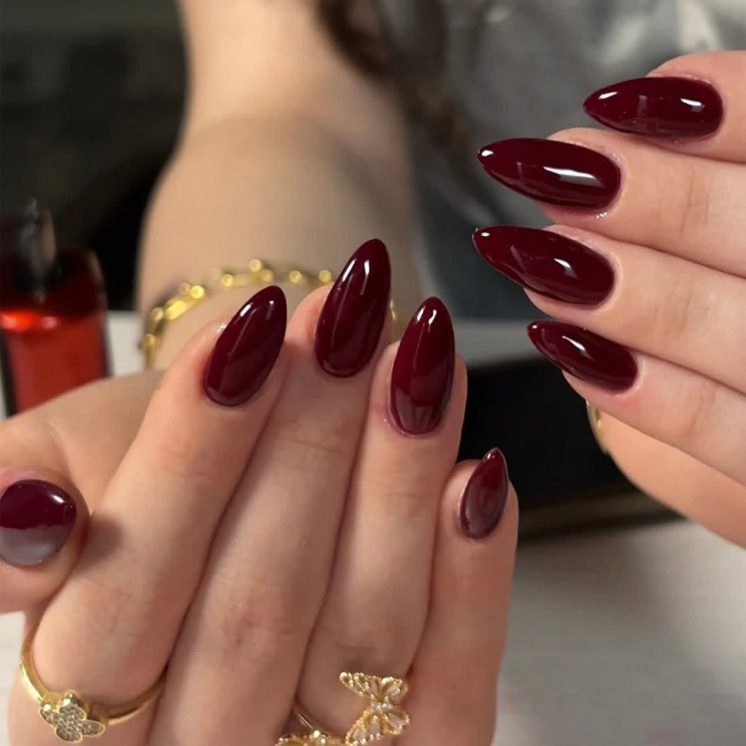 Glamorous stiletto nails with high gloss and elegant design accents Kalsten