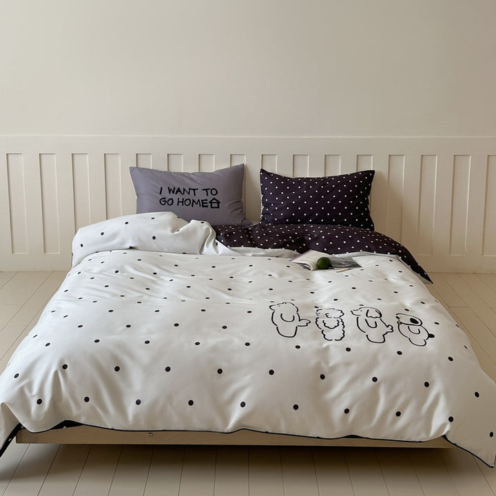 Reversible bedding set made of cotton blend with polka dot pattern and minimalist animal illustration