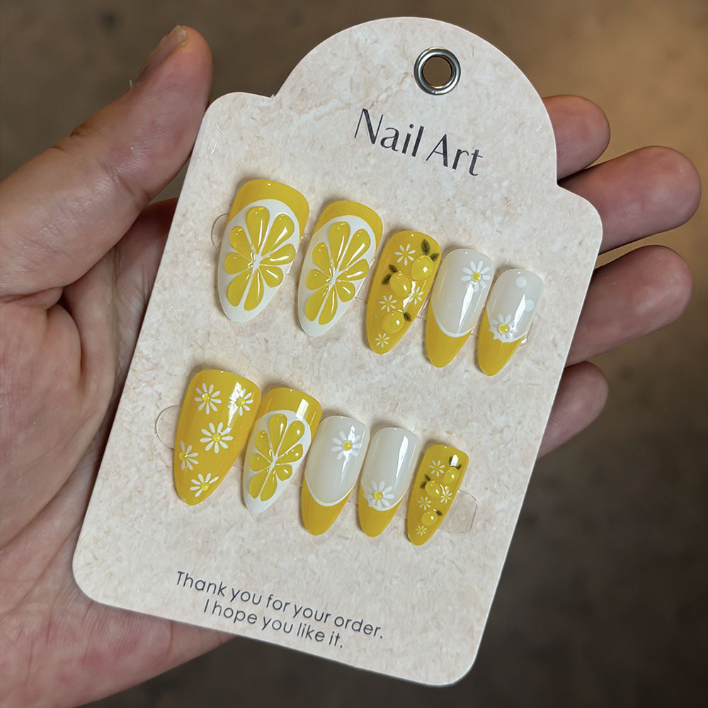Floral Patterned Press-On Nail Set Kalsten