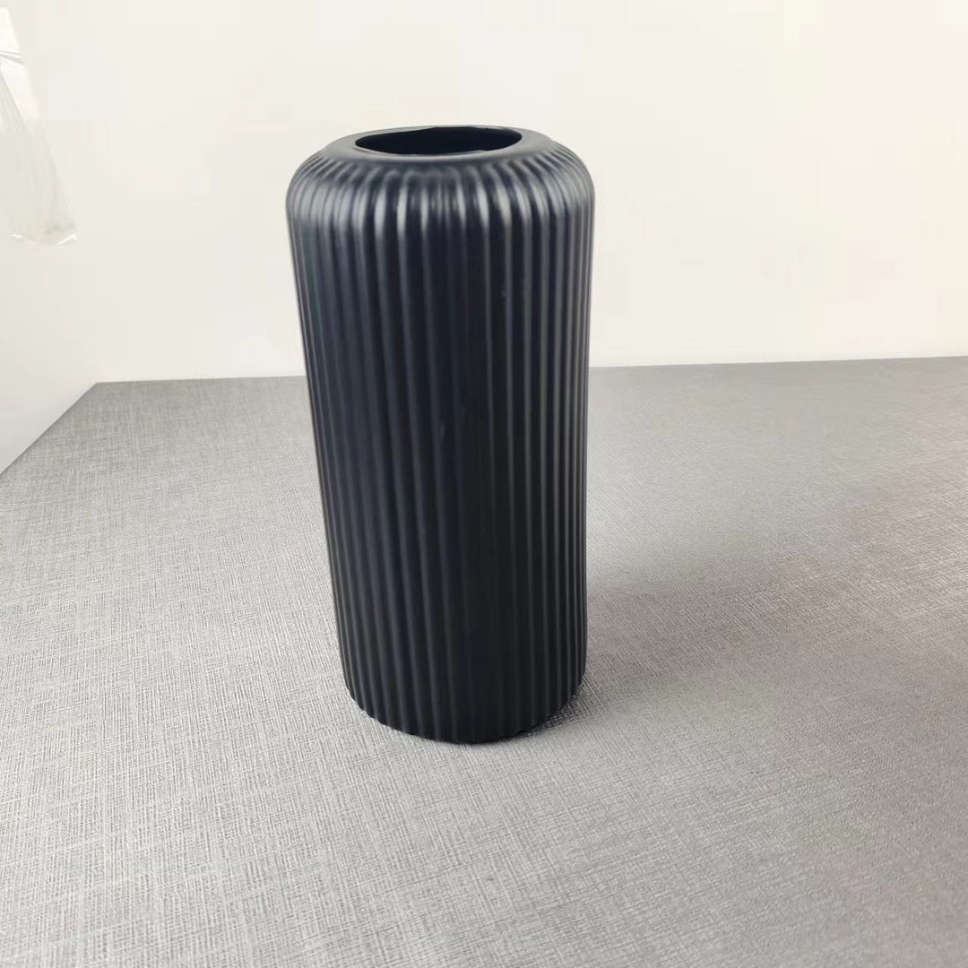 Modern Ribbed Ceramic Vase Kalsten
