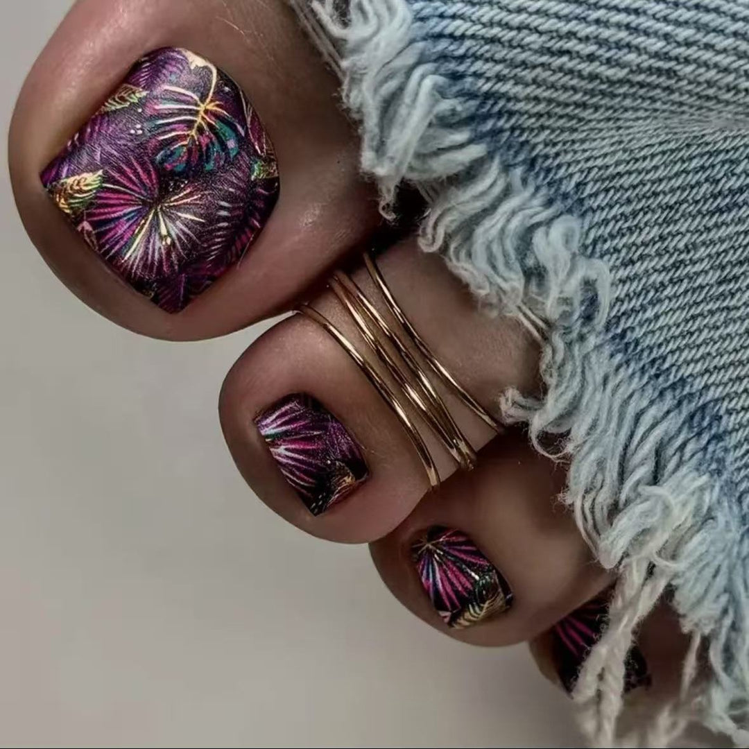 Nail art set with creative floral design Kalsten