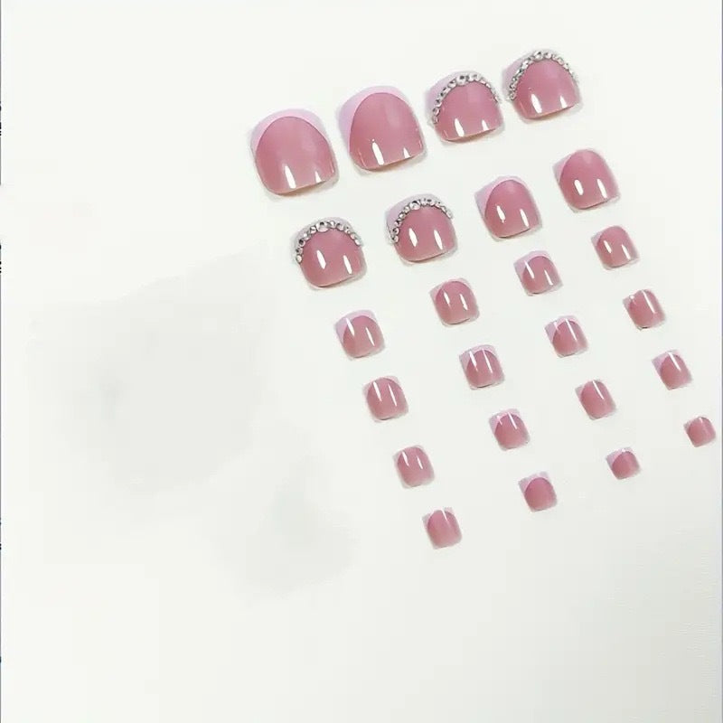 Nail art set with elegant design and glitter accents Kalsten
