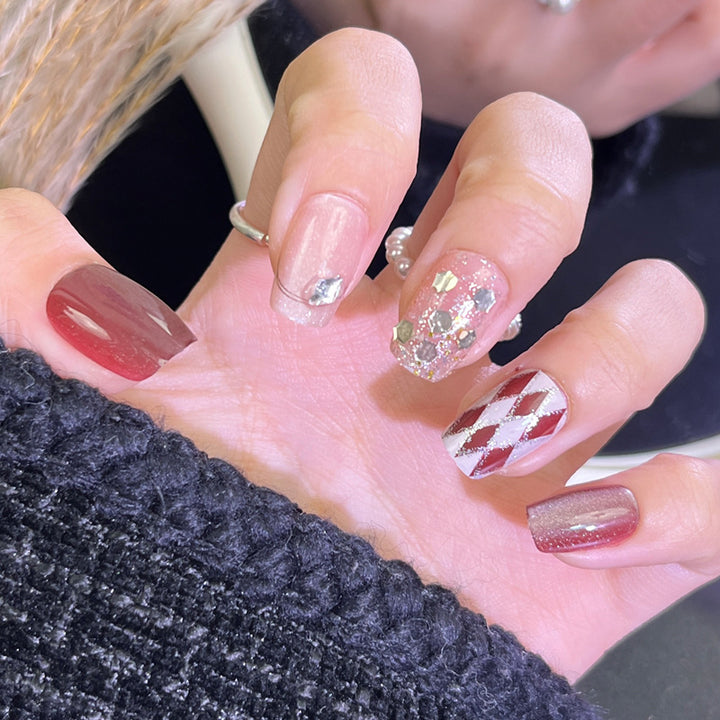 Glamorous Press-On Nail Set with Rhinestone and Glossy Finish Kalsten