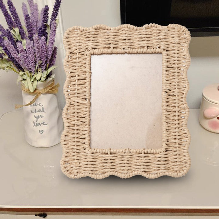 Playful picture frame in rattan style Kalsten