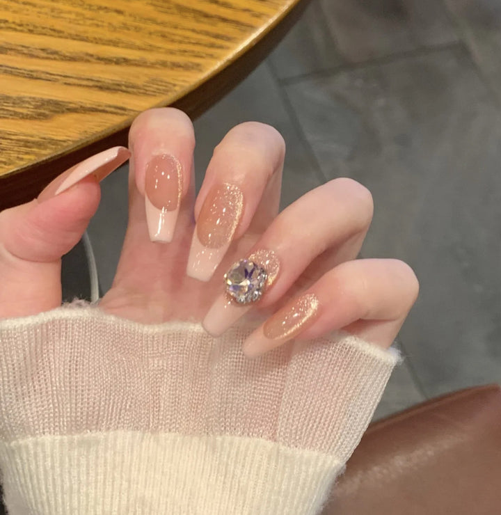 Artistic nail tips with playful motifs Kalsten