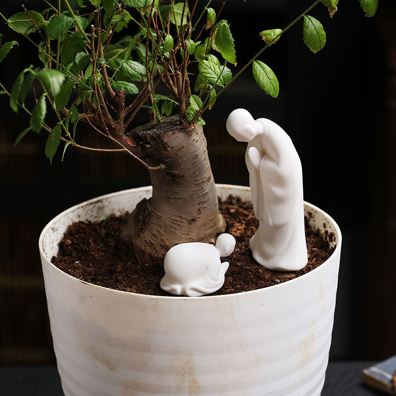 Elegant and modern Feng Shui sculpture Kalsten