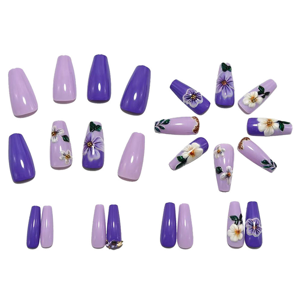 Artificial nails with floral embellishments and elegant high gloss Kalsten