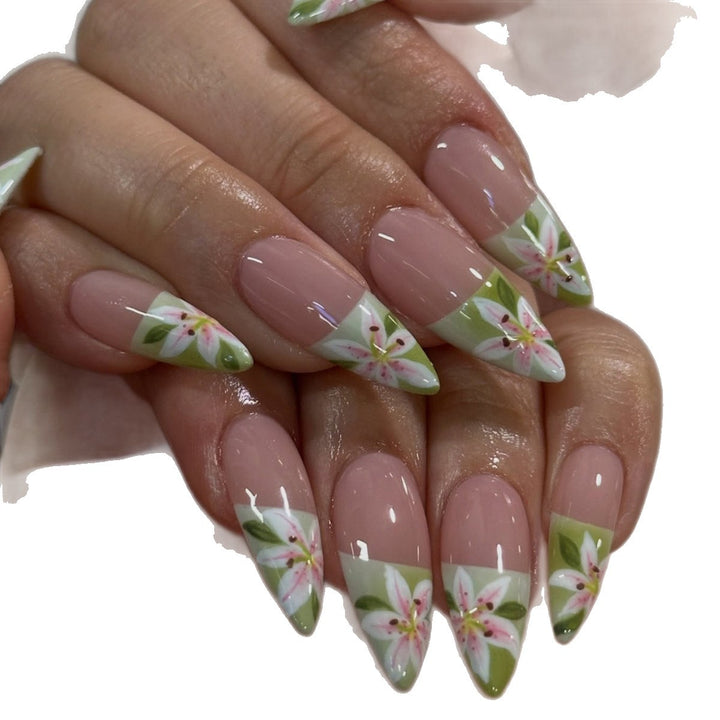 Artificial nails with hand-crafted floral embellishments Kalsten