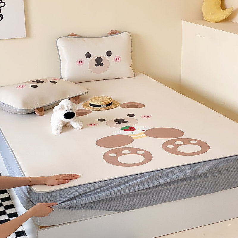 Waterproof children's mattress cover with non-slip fitted sheet & cute cartoon animal designs