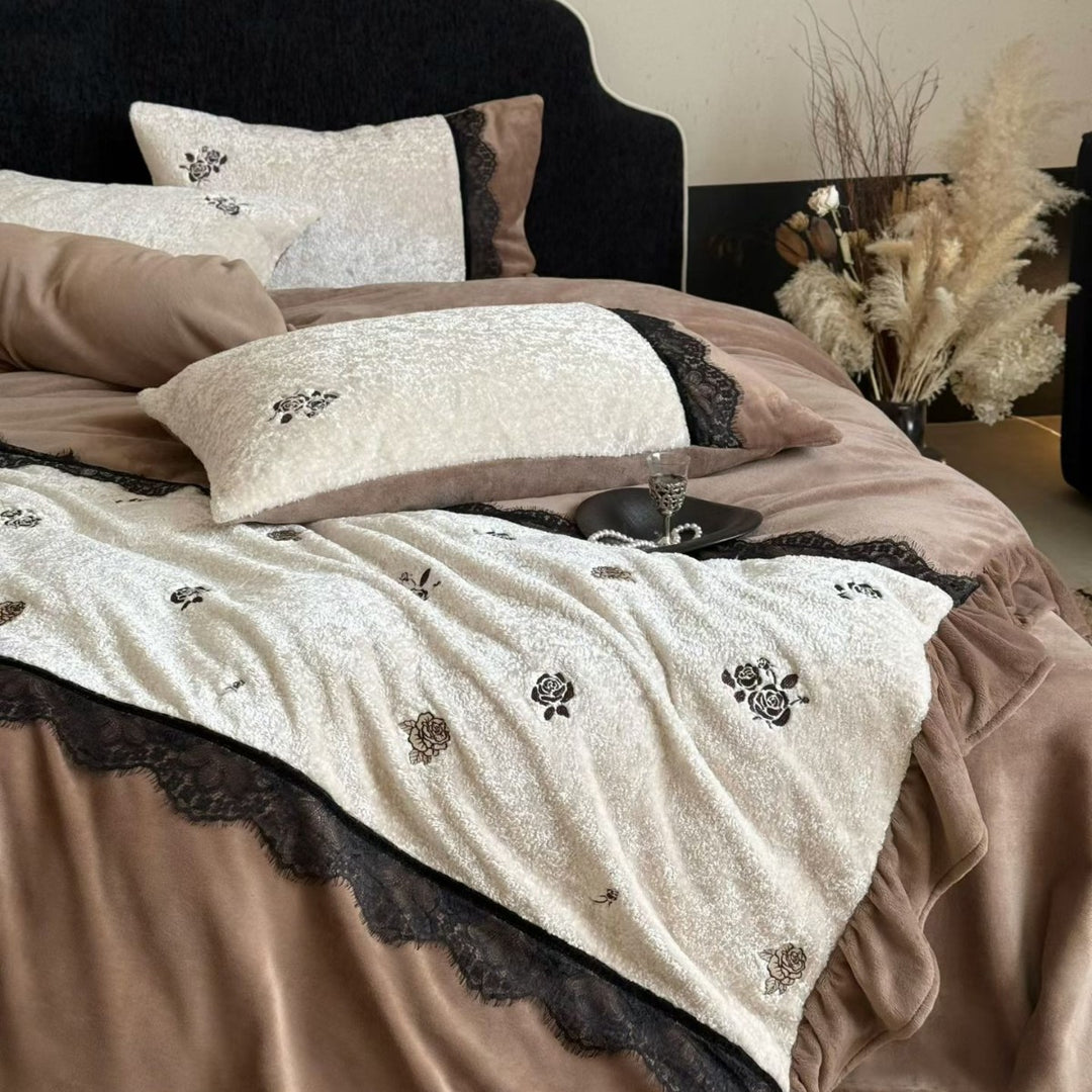 Reversible microfleece and velvet bedding set with rose embroidery and lace appliqué