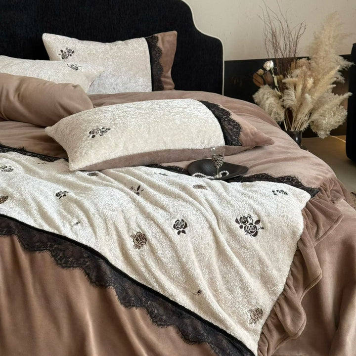 Reversible microfleece and velvet bedding set with rose embroidery and lace appliqué