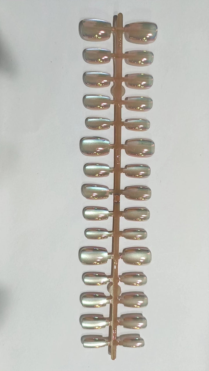 Iridescent Press-On Nail Tips Kalsten
