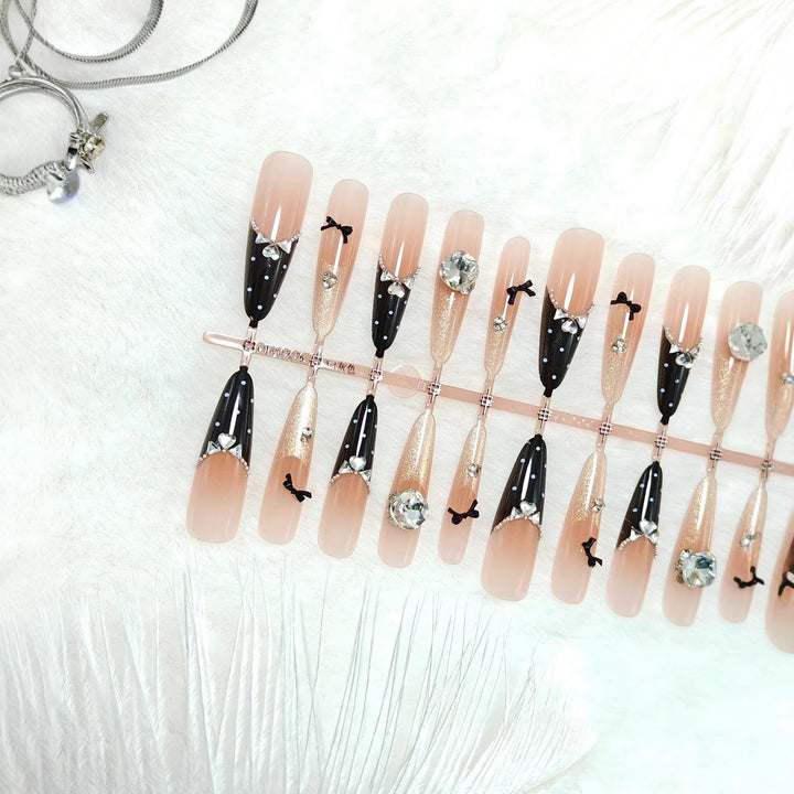 Artificial nails with glamorous rhinestone details Kalsten