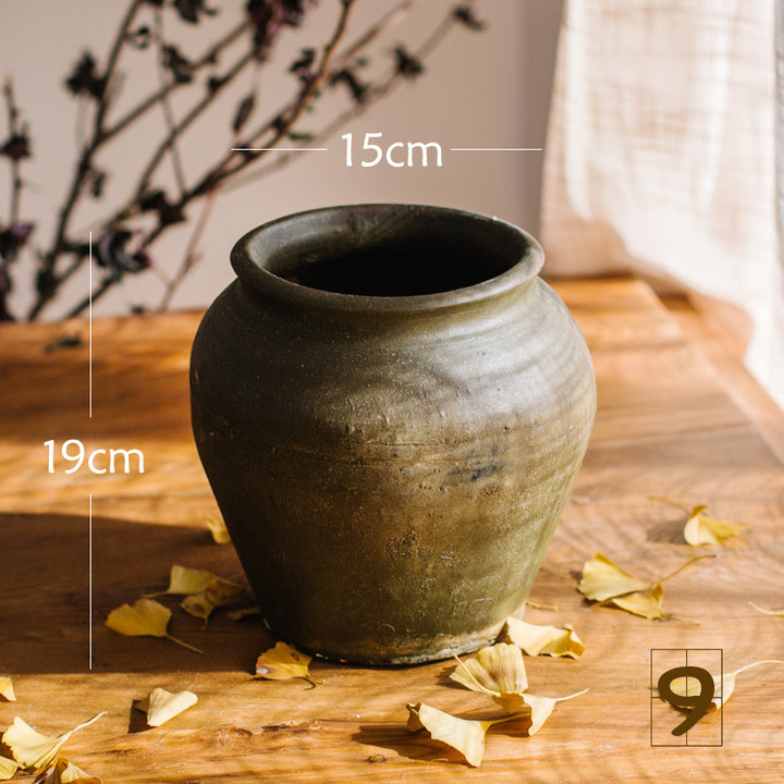 Rustic ceramic pot with handmade design Kalsten
