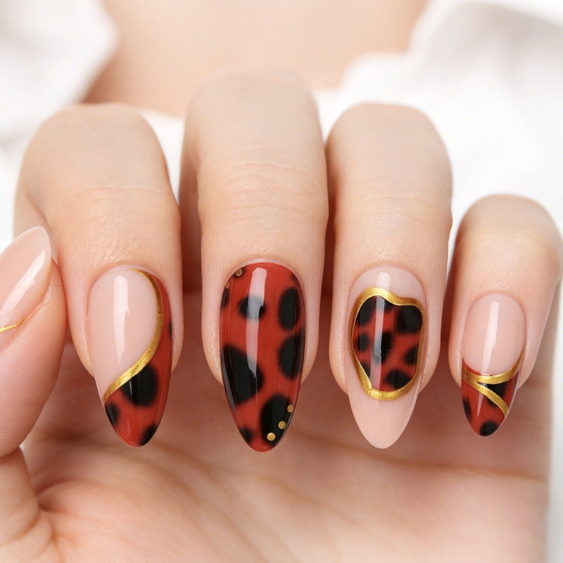 Nail Art Set with creative leopard and glitter details Kalsten