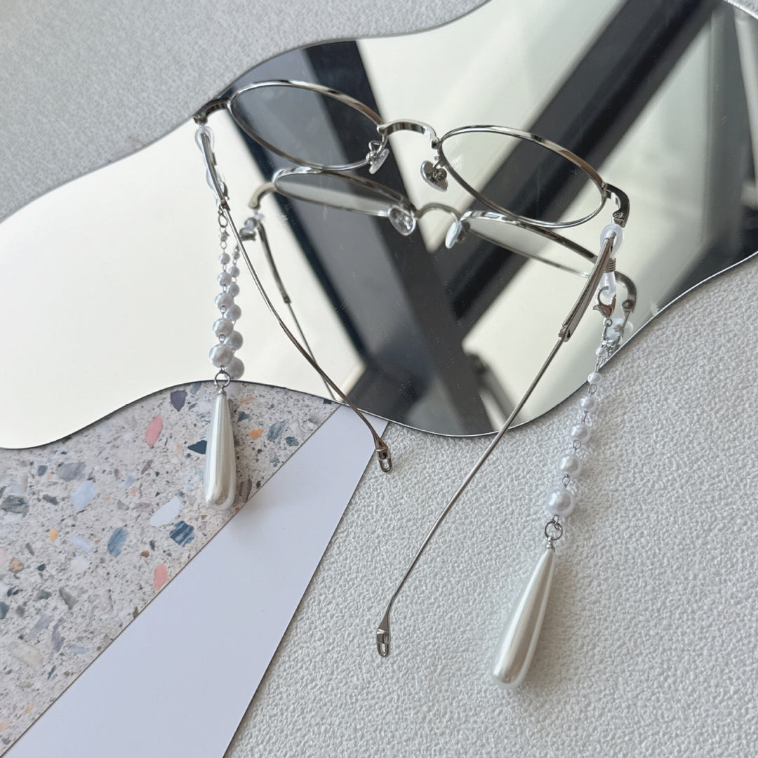 Elegant Pearl-Accented Eyewear Chain Kalsten
