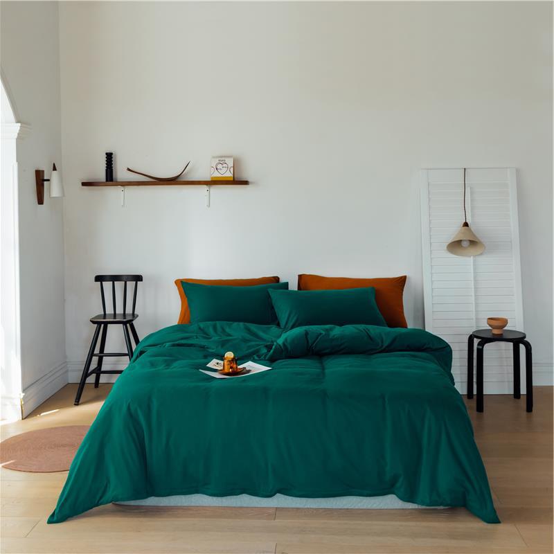 Bedding set made of breathable cotton percale with temperature-regulating processing