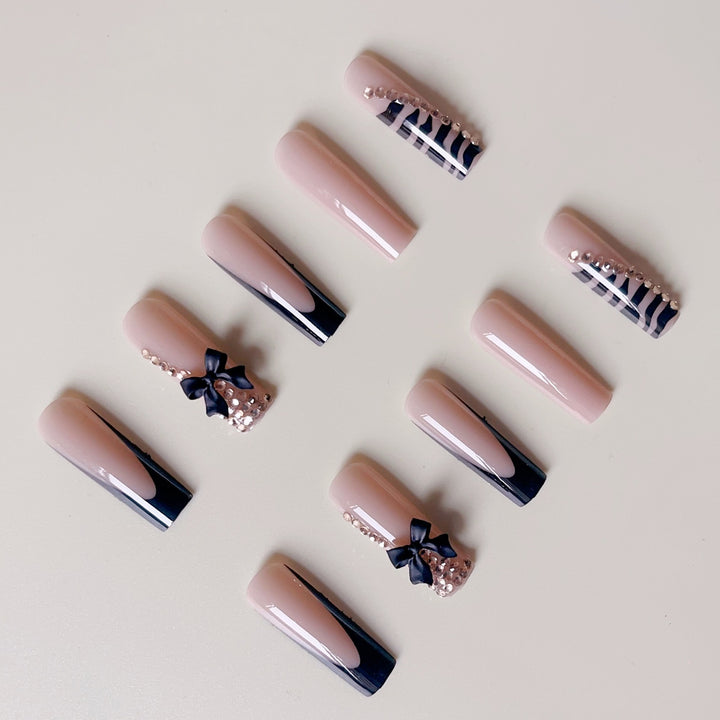 Artificial nail set with elegant tips and glamorous accents Kalsten