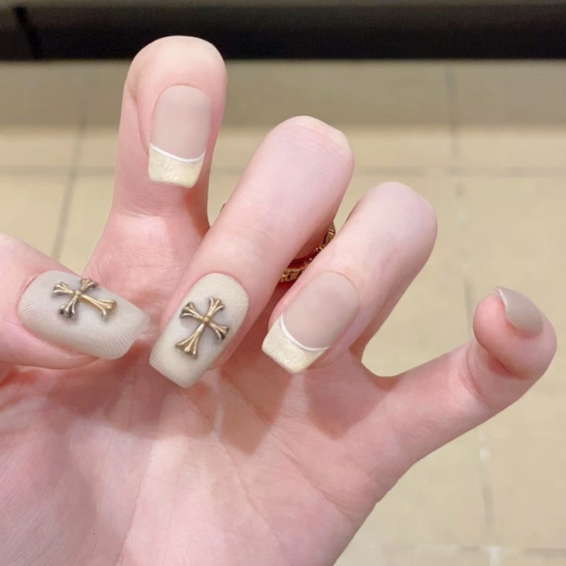 Glamorous artificial nails with creative embellishments Kalsten