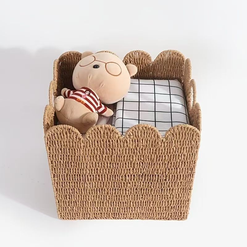 Decorative storage basket made of natural material Kalsten