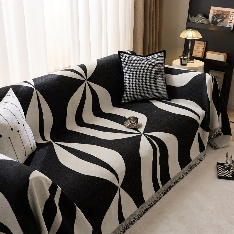 Chic Geometric Patterned Throw Blanket