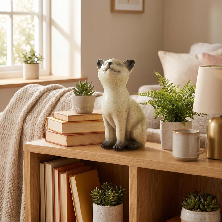 Resin statue of a cat Kalsten
