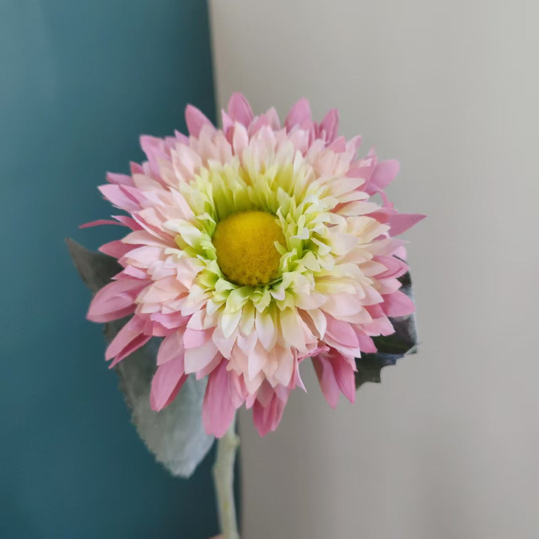 Lifelike Daisy Stem