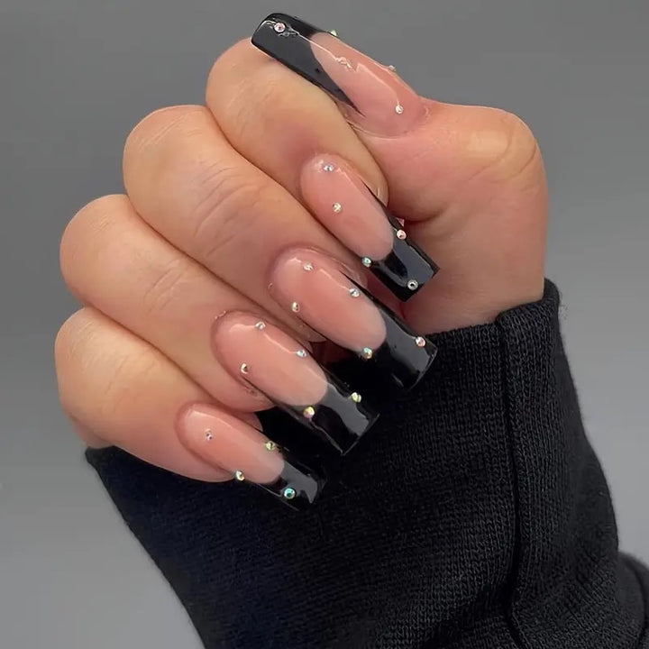 Nail art set with elegant 3D rhinestone accents Kalsten