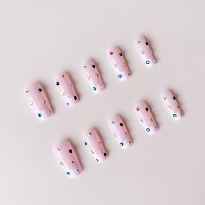Artificial nail set with sparkling rhinestone accents and elegant details Kalsten
