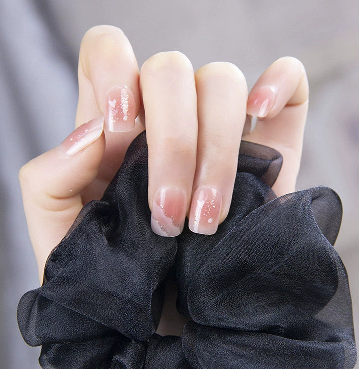 Elegant nail design with pearl embellishment Kalsten